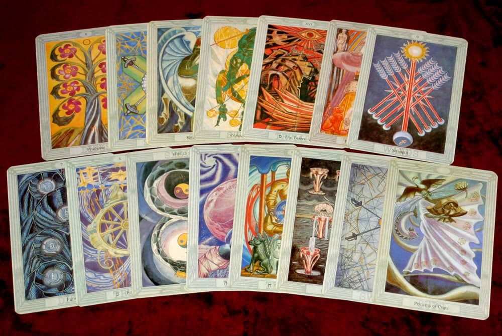 Scopri i Misteri dei Tarocchi di Aleister Crowley: Guida Completa per la Tua Pratica Divinatoria