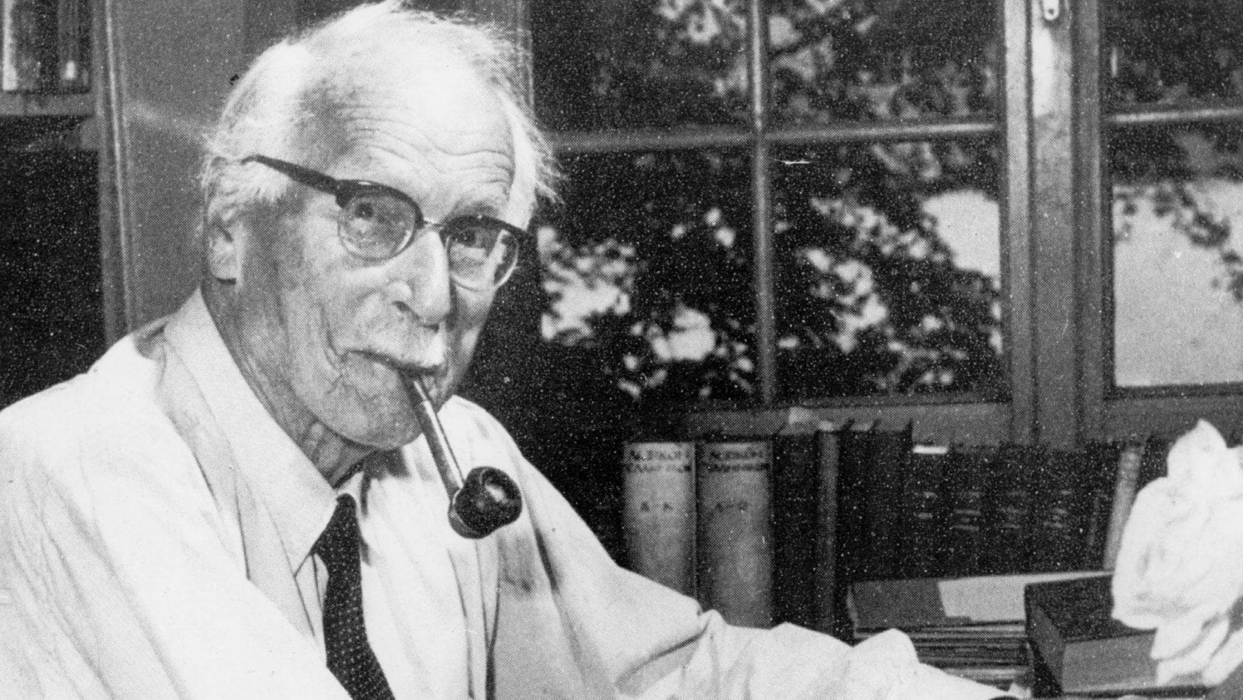 Carl Gustav Jung e la Cartomanzia Un'Esplorazione Psicologica deiCarl Gustav Jung e la Cartomanzia Un'Esplorazione Psicologica dei
